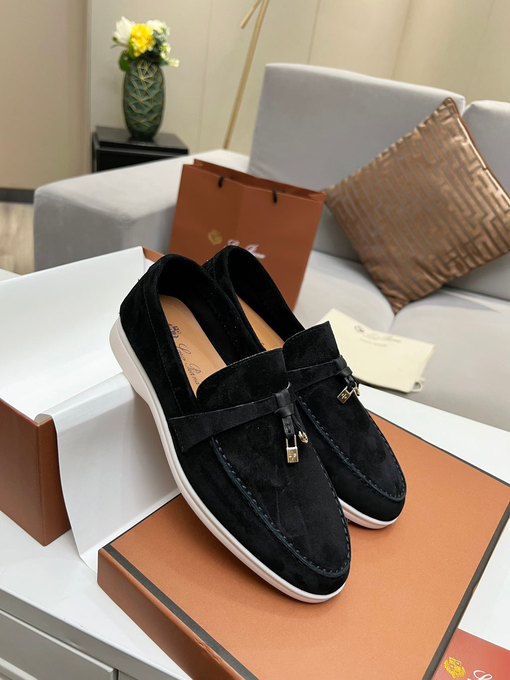 The Loafer Prestige Charms Black